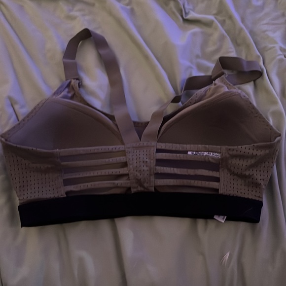 Victoria Sport Bra - Picture 2 of 4